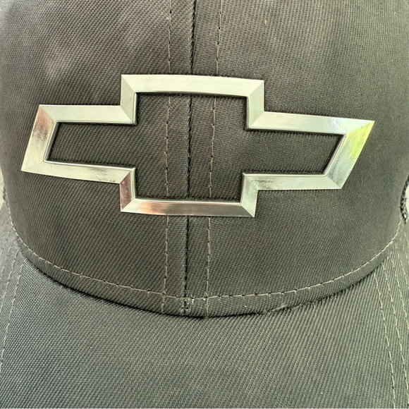 General Motors Chevy Silver Logo Gray Mesh Adj Snapback Trucker Cap Unisex EUC - Picture 4 of 8